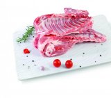 Svježa mlada domaća janjetina na pultu 1 kg