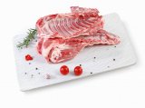 Svježa domaća janjetina na pultu 1 kg