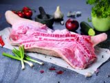 Svježi odojak na pultu 1 kg
