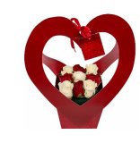 Ruže u srce poklon pakiranju