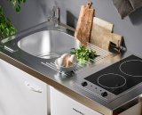 Mini kuhinja 'pantry' - sa staklokeramičkom pločom za kuhanje