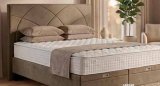 Krevet Krk, tapeciran, boja: smeđa, dim.: 160x200cm, vanjske dim.: 170x142x210 cm, visina ležaja 75 cm, madrac visine 28 cm sa džepićastom opružnom jezgrom, nadmadrac od 3 cm memory pjene, sanduk za posteljinu i 2 ukrasna jastučića 61x40 cm uključeni u cijenu (14640036/02)